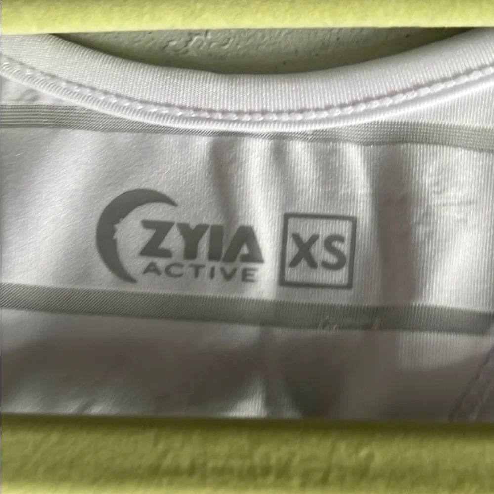 ZYIA White Stay Gold Reflective Women's Tank Top NWT - Picture 3 of 6